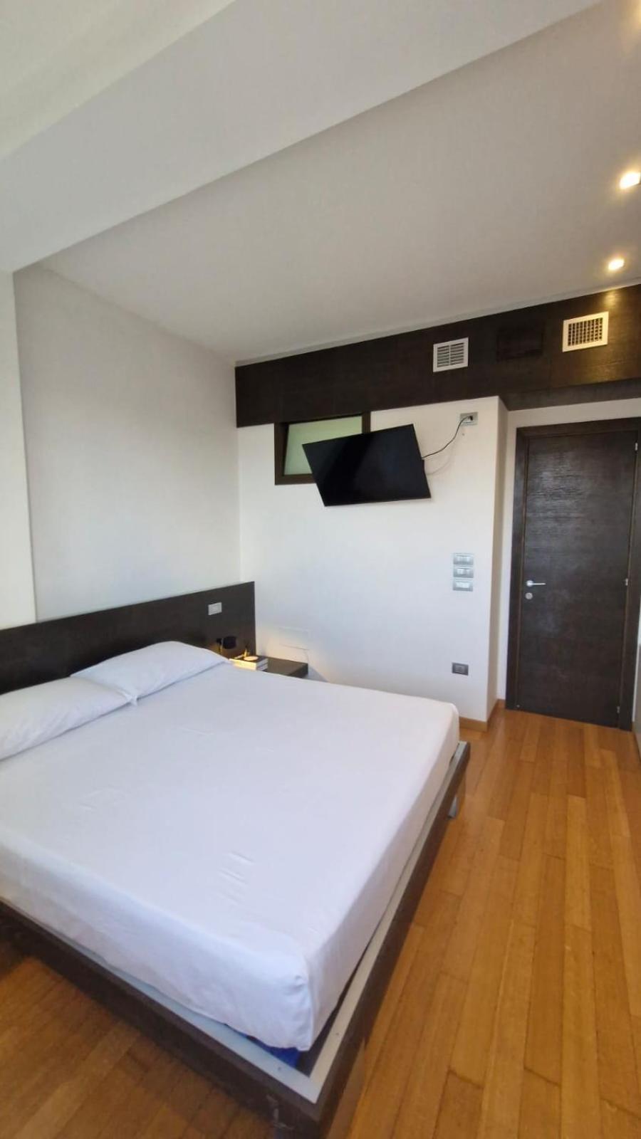 Attico Reale - In Centro, Tra Stazione E Bari Vecchia Appartement Buitenkant foto